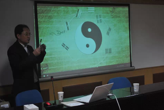 徐韶杉老师在讲解地产项目选址中的易学运用