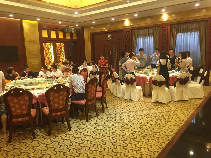 晚宴同学们交流现场